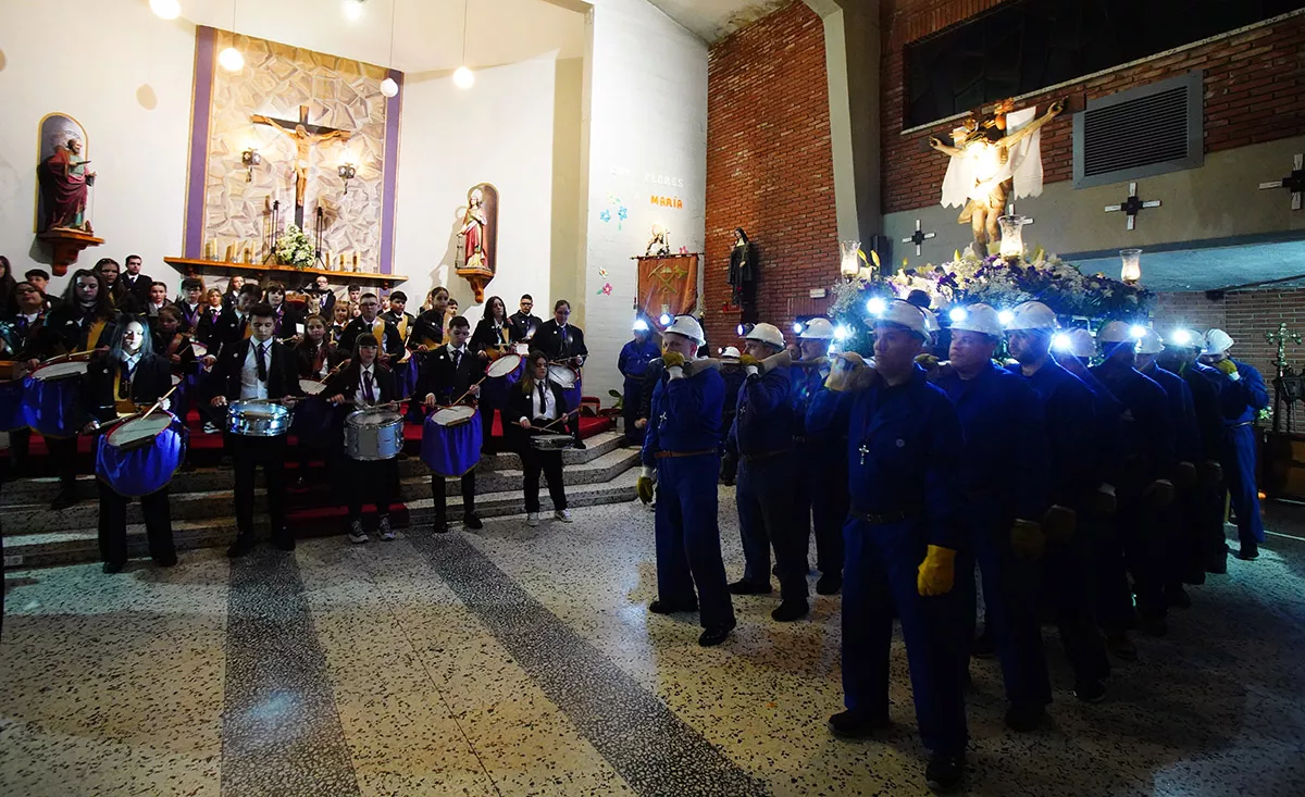 Procesión del Cristo de los Mineros de Caboalles de Abajo (9)