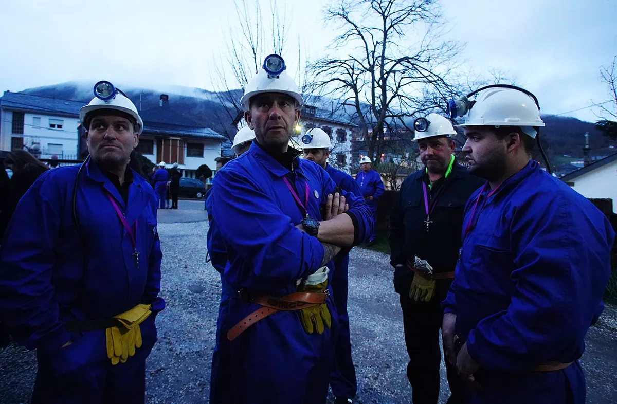 Procesión del Cristo de los Mineros de Caboalles de Abajo (7)