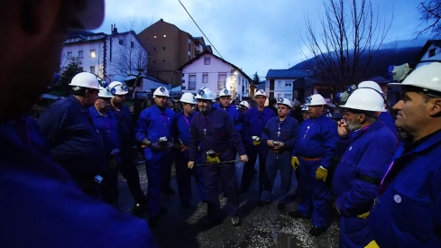 Procesión del Cristo de los Mineros de Caboalles de Abajo (5) Procesión del Cristo de los Mineros de Caboalles de Abajo (5)