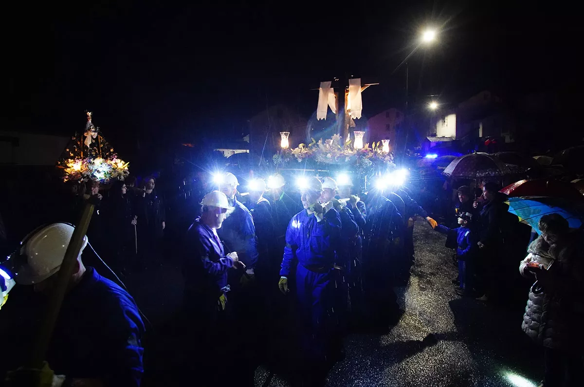 Procesión del Cristo de los Mineros de Caboalles de Abajo (30)