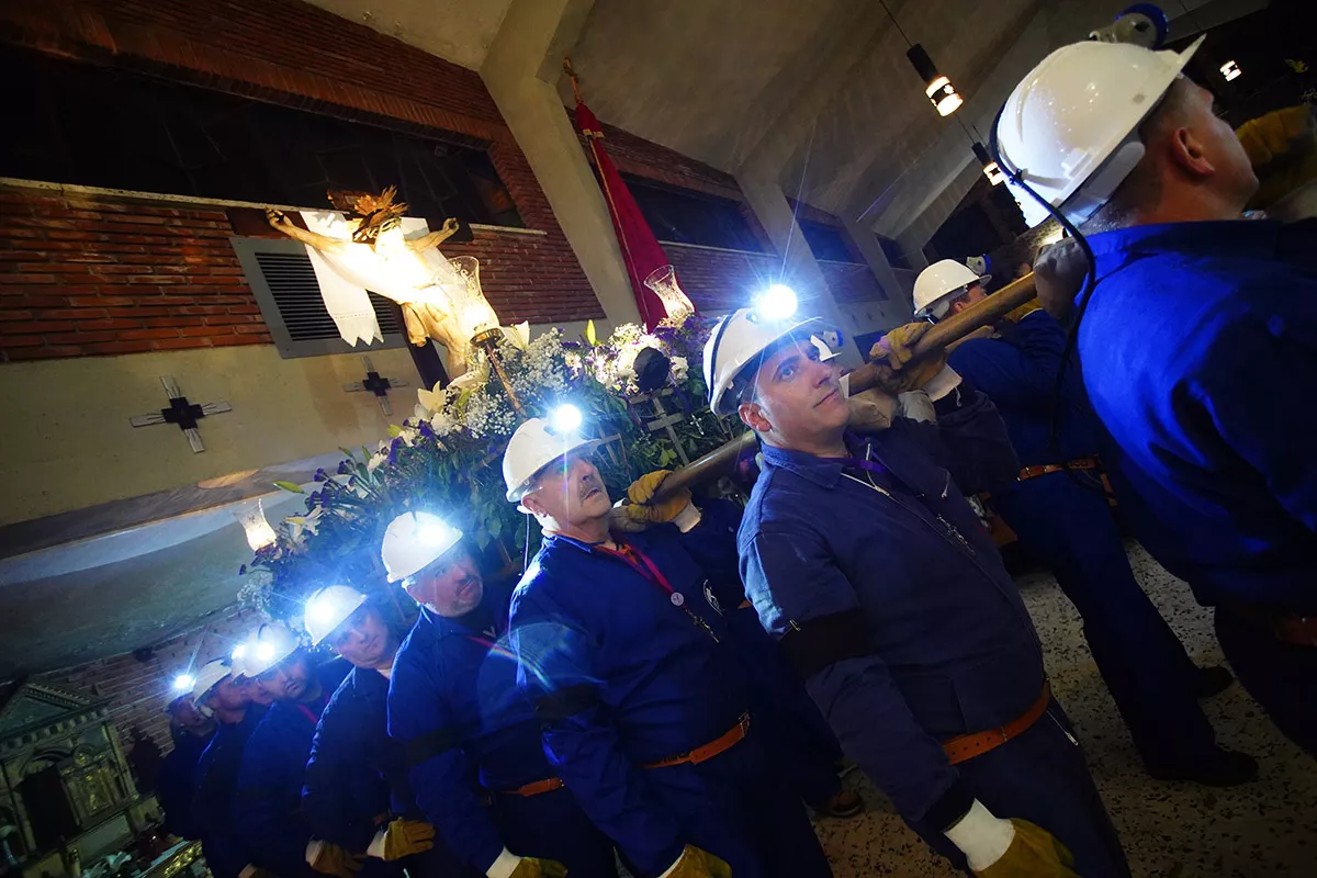 Procesión del Cristo de los Mineros de Caboalles de Abajo (29)