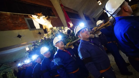 Procesión del Cristo de los Mineros de Caboalles de Abajo (29)