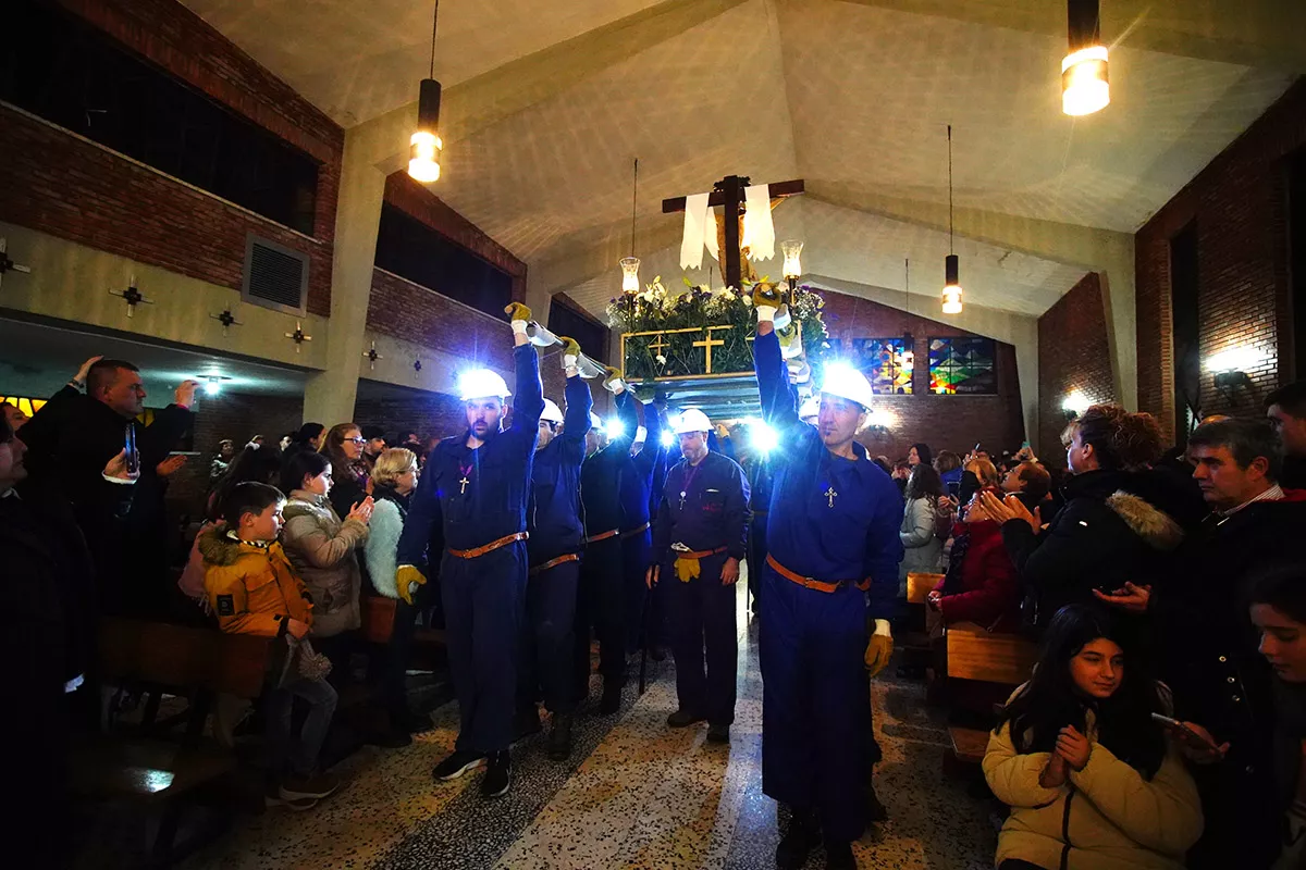 Procesión del Cristo de los Mineros de Caboalles de Abajo (25)