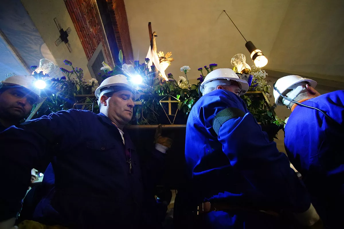 Procesión del Cristo de los Mineros de Caboalles de Abajo (24)