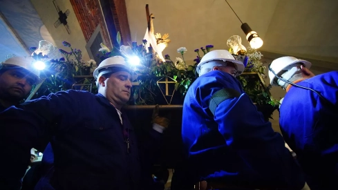 Procesión del Cristo de los Mineros de Caboalles de Abajo (24) Procesión del Cristo de los Mineros de Caboalles de Abajo (24)