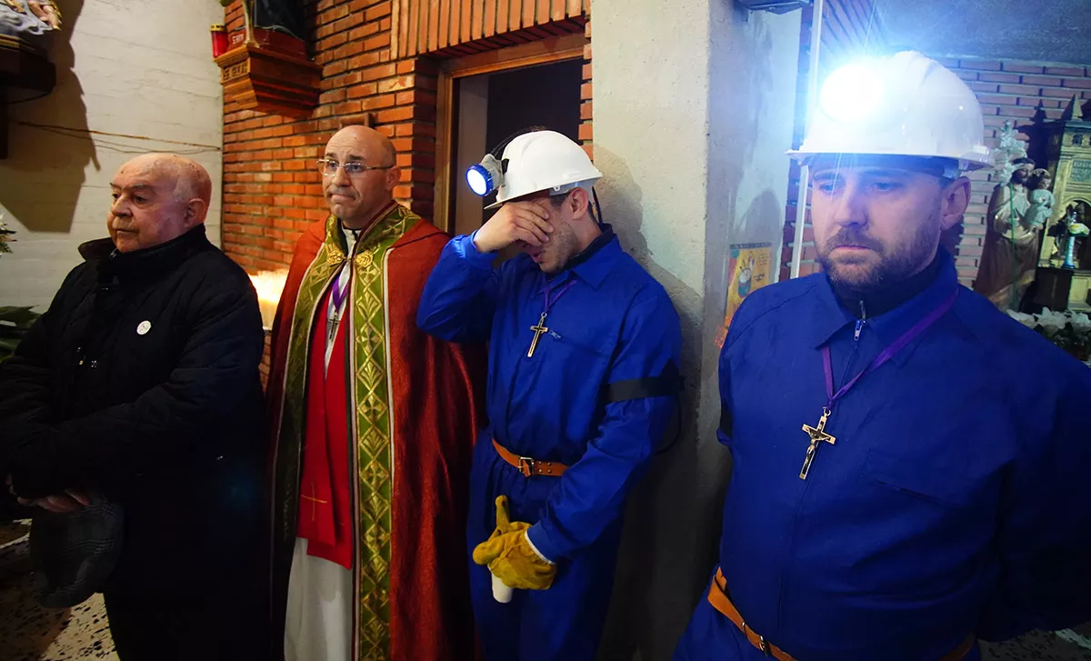 Procesión del Cristo de los Mineros de Caboalles de Abajo (23)