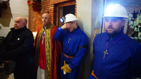 Procesión del Cristo de los Mineros de Caboalles de Abajo (23)