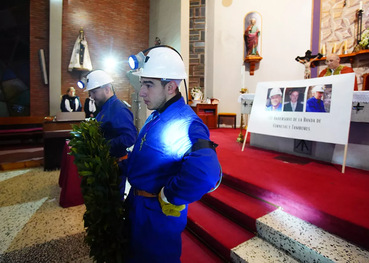 Procesión del Cristo de los Mineros de Caboalles de Abajo (21)