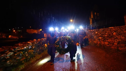 Los mineros de Caboalles de Abajo, depositan una corona de laurel en el monumento al minero de la localidad en homenaje a los compañeros fallecidos (11) Los mineros de Caboalles de Abajo, depositan una corona de laurel en el monumento al minero de la localidad en homenaje a los compañeros fallecidos (11)