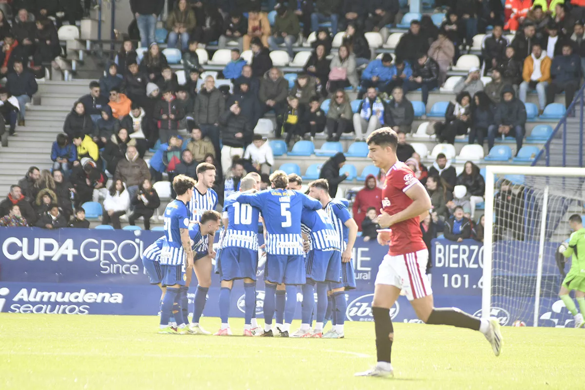 Álbum de fotos del partido entre la Ponferradina y Nàstic de Tarragona en El Toralín (81)