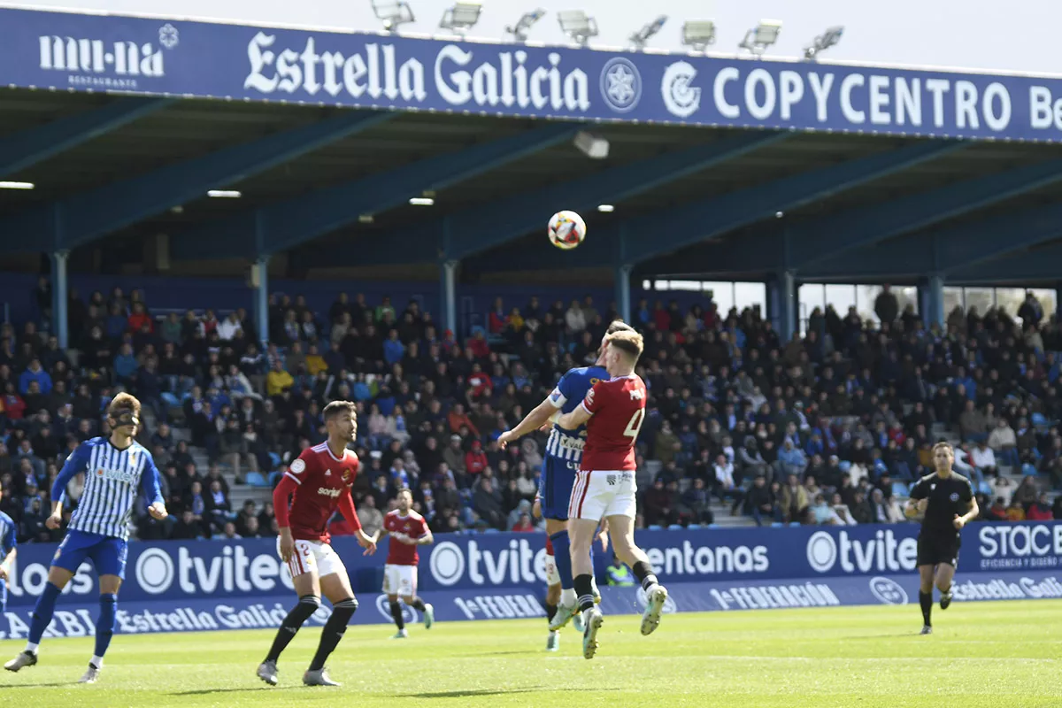 Álbum de fotos del partido entre la Ponferradina y Nàstic de Tarragona en El Toralín (111)