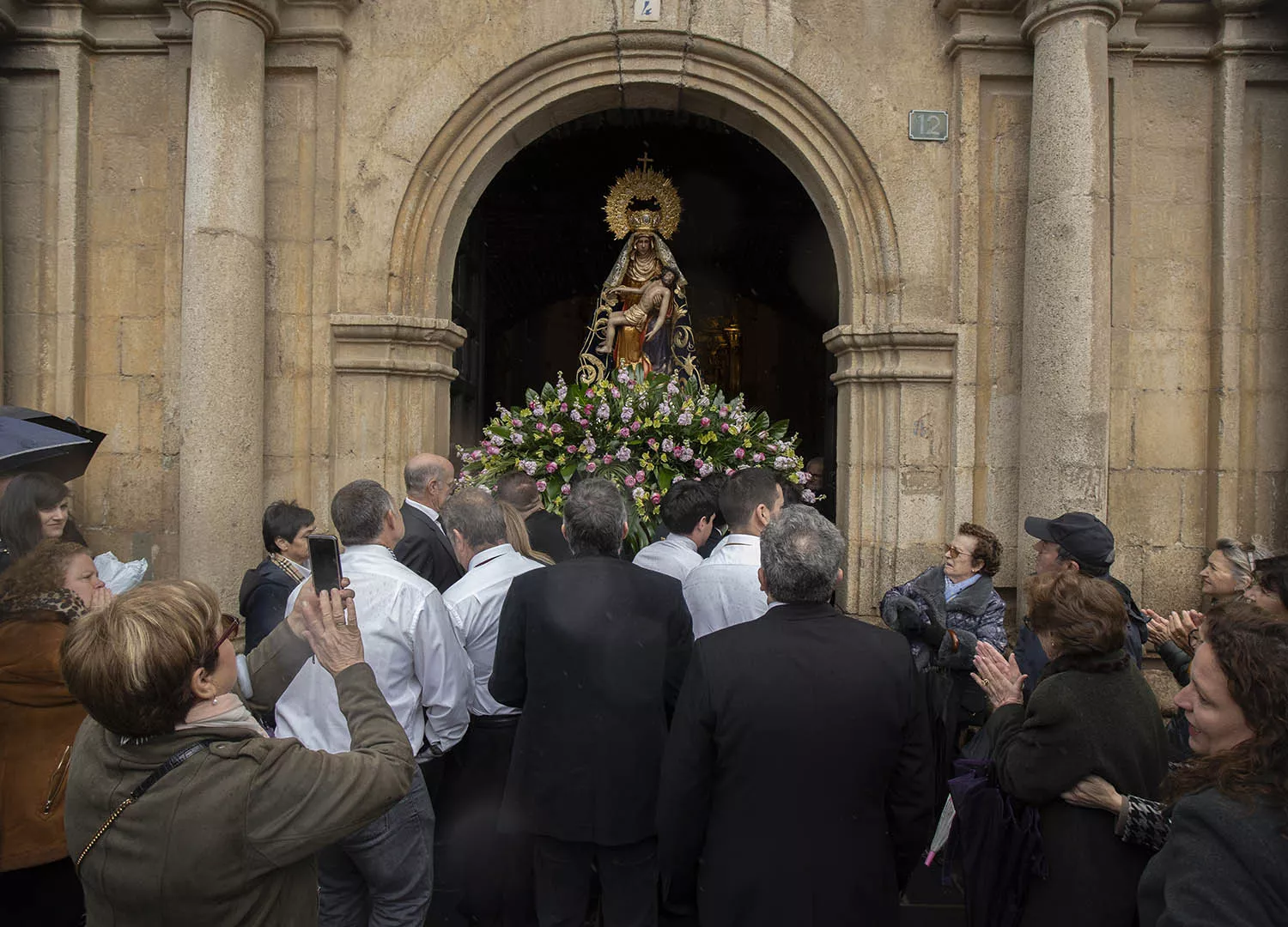 Procesión de la Virgen de la Quinta Angustia en Cacabelos (10)