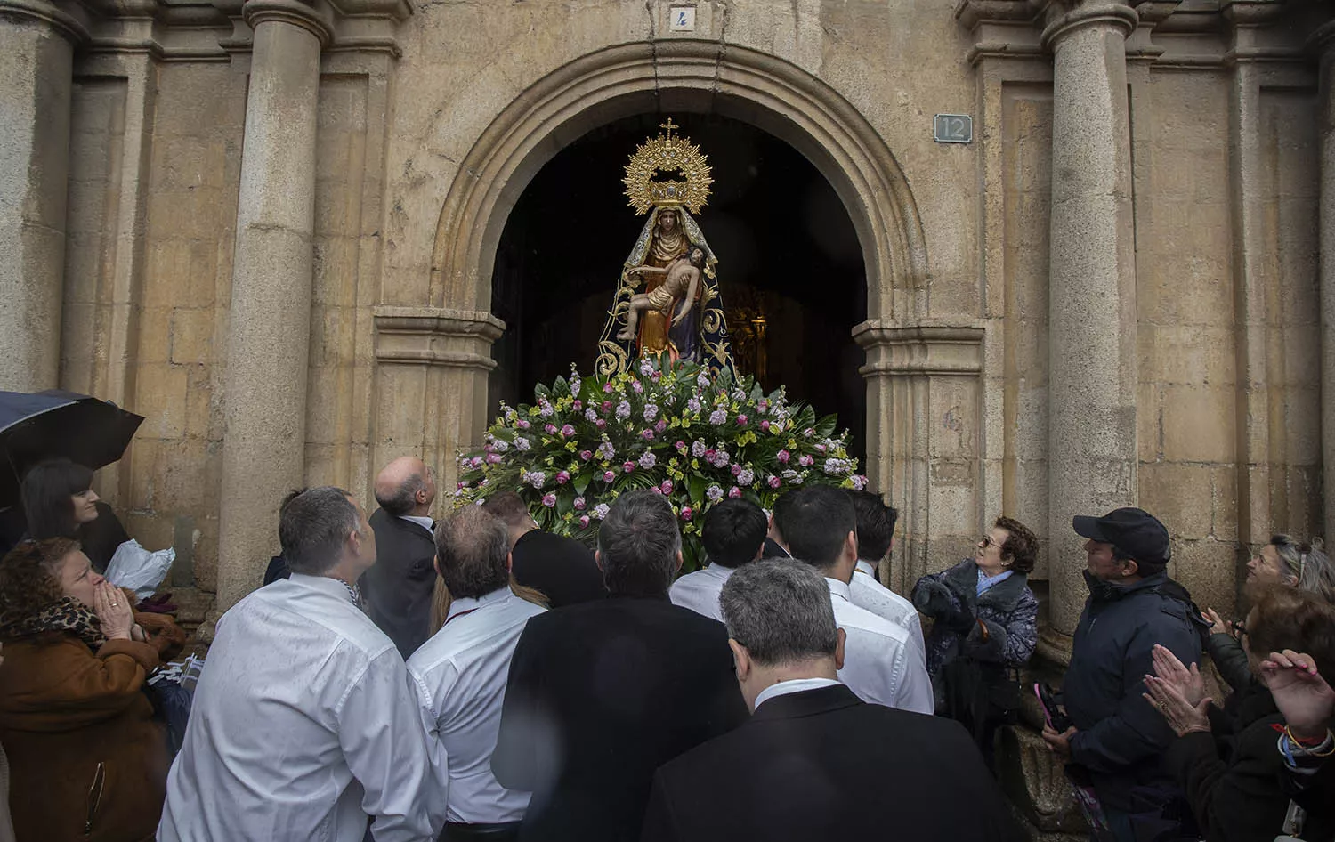 Procesión de la Virgen de la Quinta Angustia en Cacabelos (12)