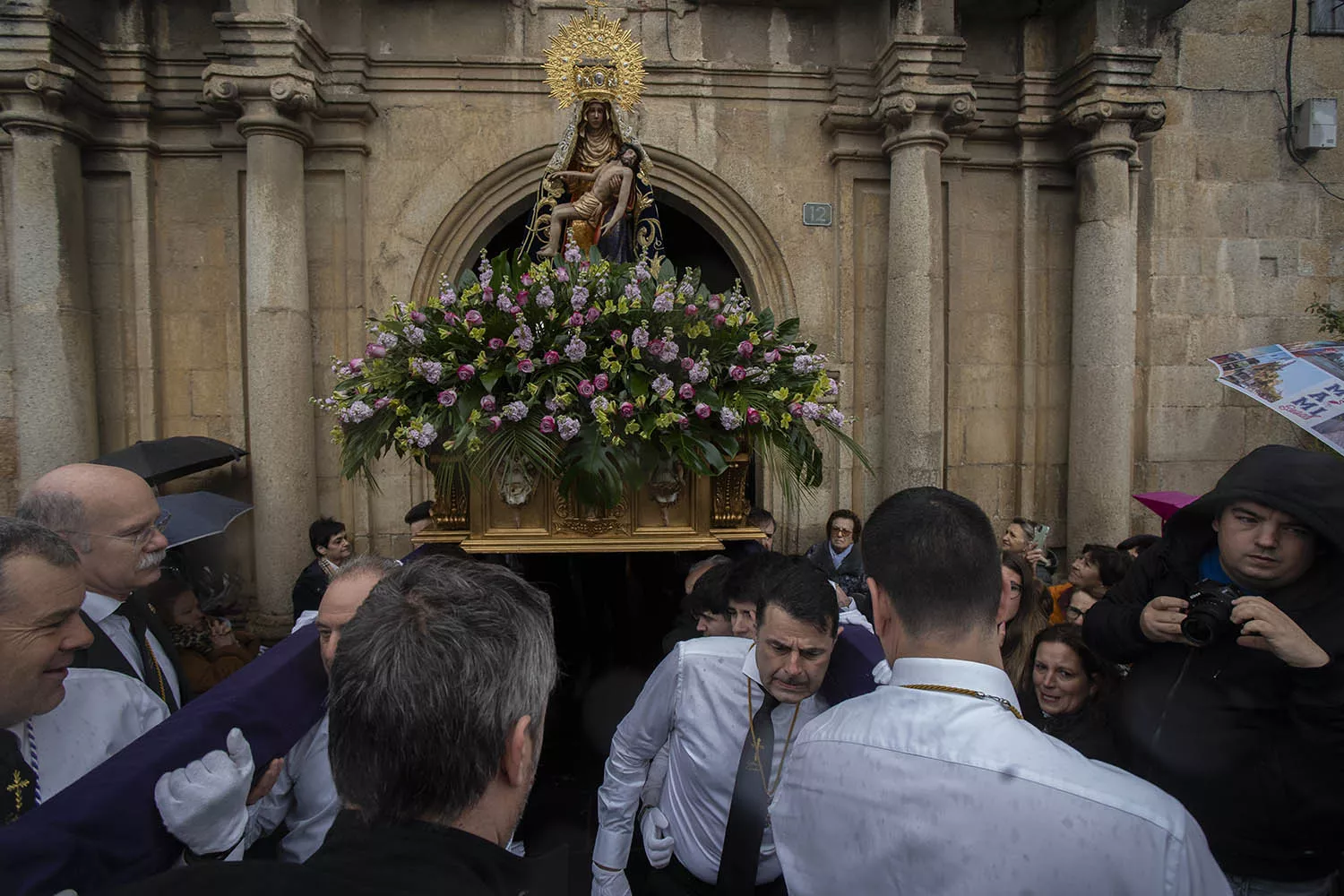 Procesión de la Virgen de la Quinta Angustia en Cacabelos (1)
