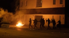 Disturbios durante la madrugada de los trabajadores de LM con los antidisturbios 1