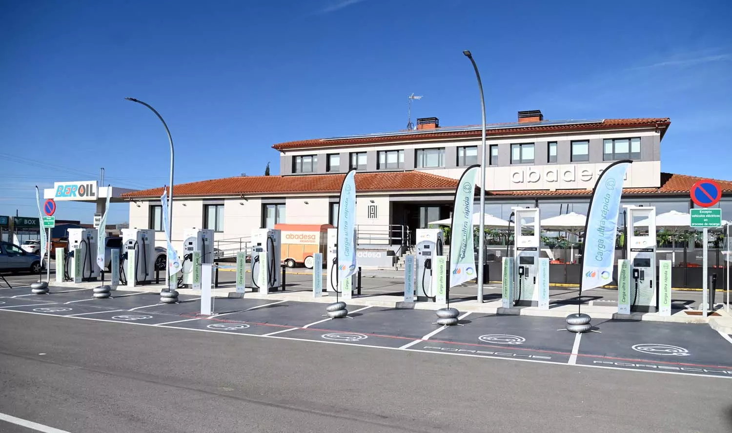 Iberdrola | bp pulse pone en marcha la primera gran estación de recarga ultrarrápida de vehículos eléctricos en Burgos para la carga simultánea de 8 vehículos