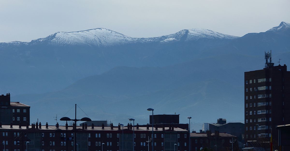 Foto de las montañas con nieve y frío en Ponferrada