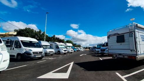 Imagen de un área para estacionamiento de autocaravanas en León 