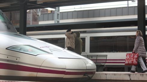 Imagen de un tren de Renfe en la estación de León