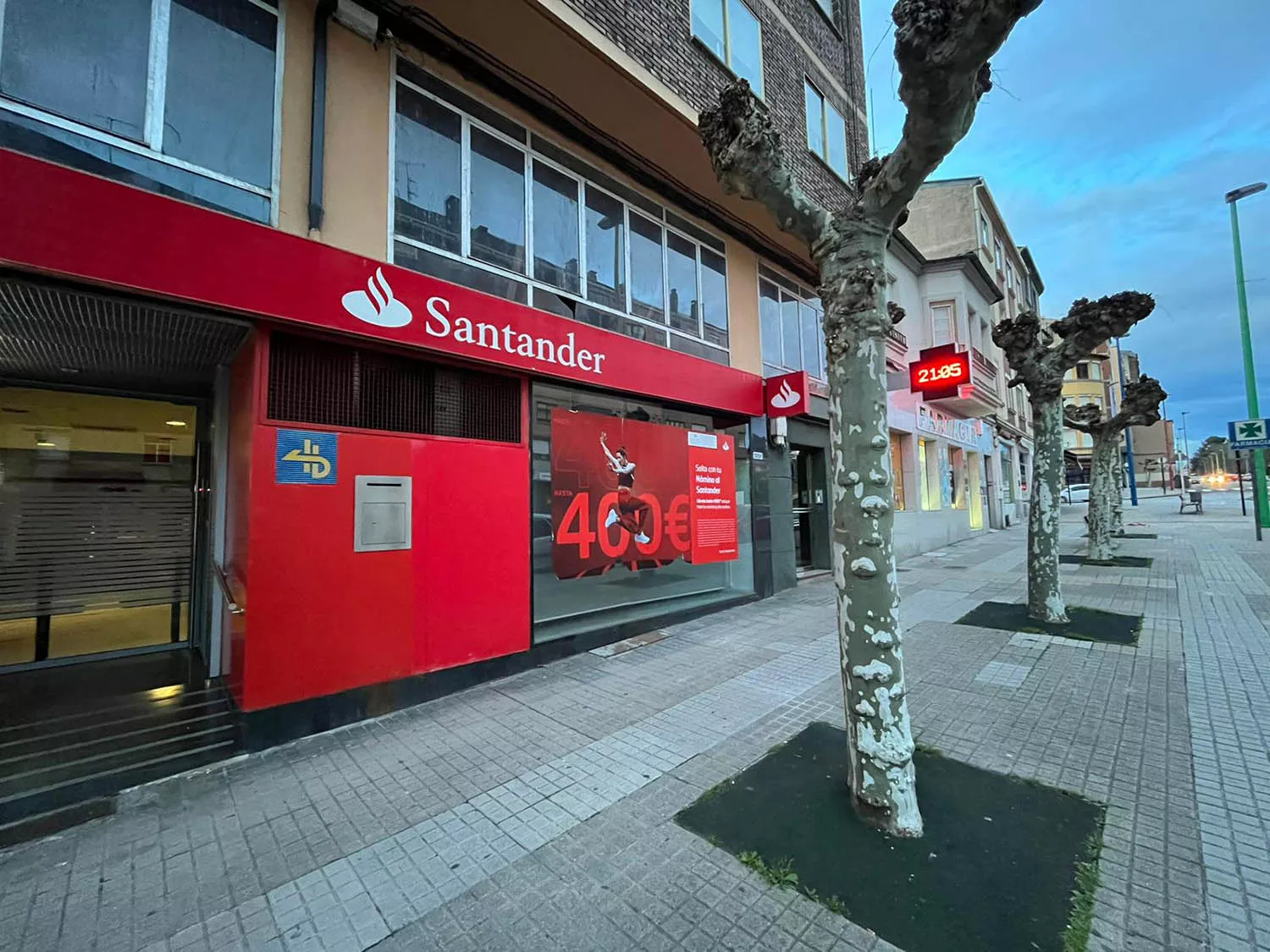 Oficina del Banco Santander en Flores del Sil