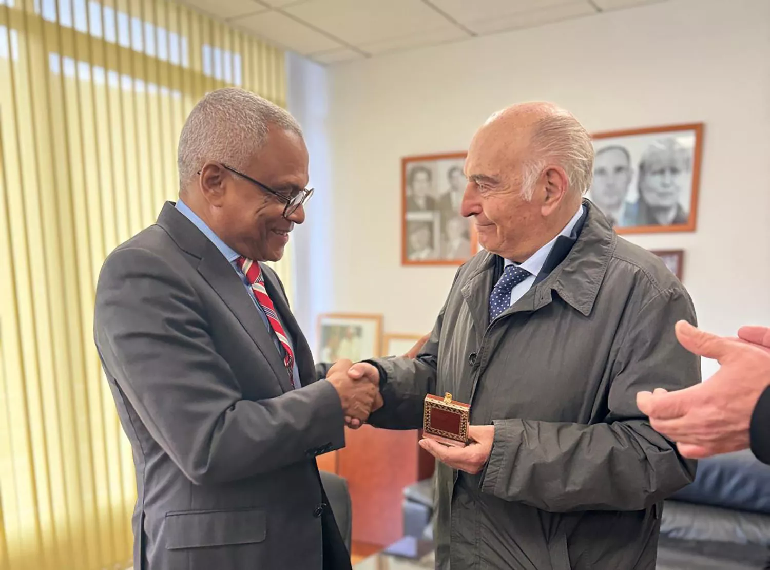 El presidente de Cabo Verde busca la historia de sus compatriotas en la Fundación Cultura Minera