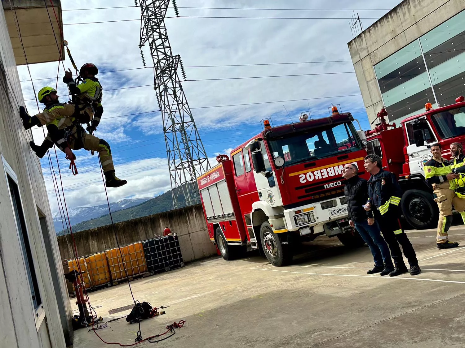 Los bomberos de Ponferrada avanzan en su formación con un curso Intervenciones en altura