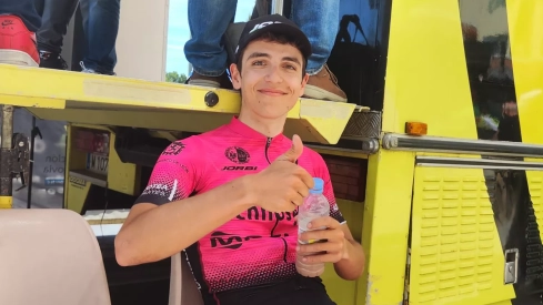 El ciclista de Technosylva Maglia Bembibre Cycling Team Marcos Gómez lidera la montaña en la Clásica de Valladolid