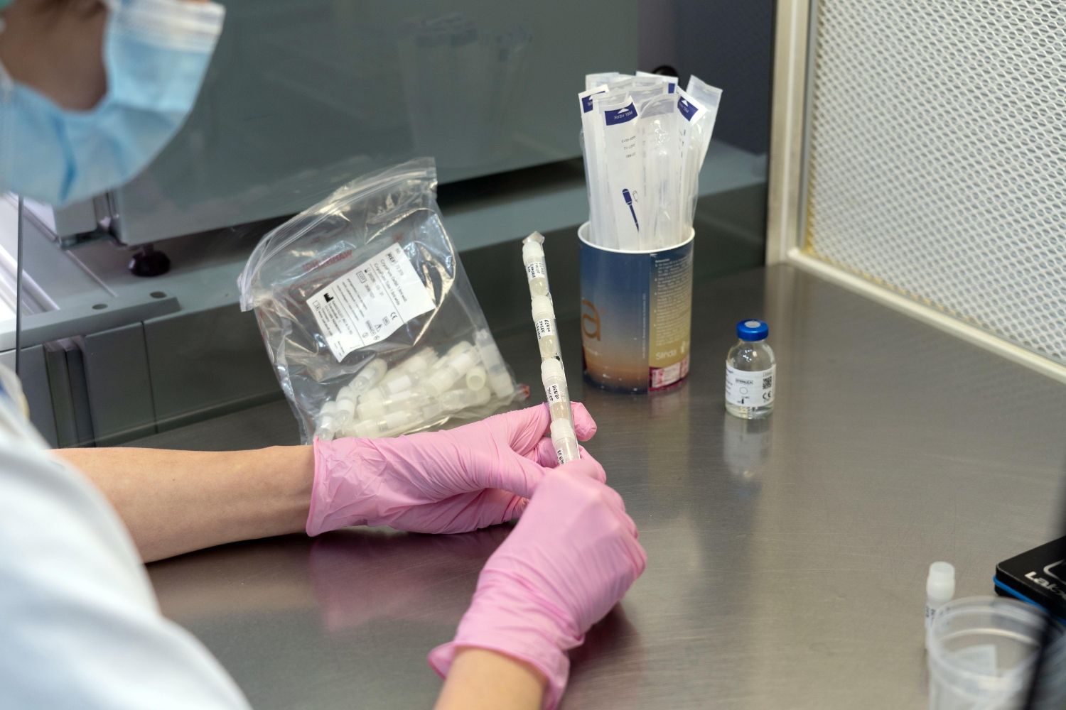 Laboratorio de andrología de la unidad de reproducción asistida del hospital clínico de Valladolid Laboratorio de andrología de la unidad de reproducción asistida del hospital clínico de Valladolid