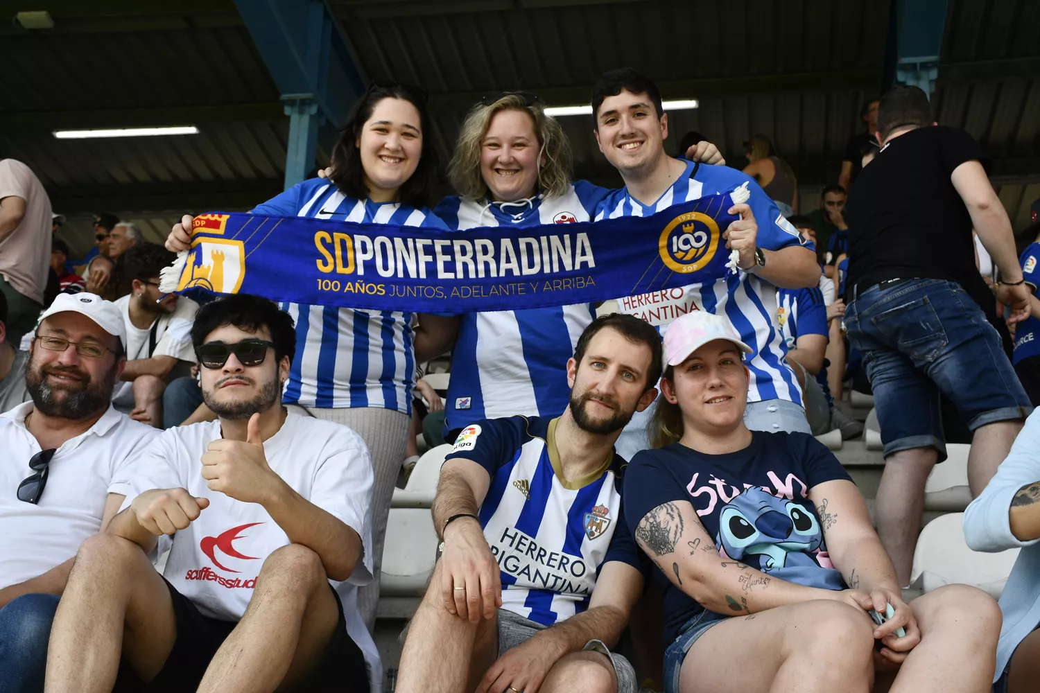 Grada durante el partido Ponferradina - Logroñés Grada durante el partido Ponferradina - Logroñés
