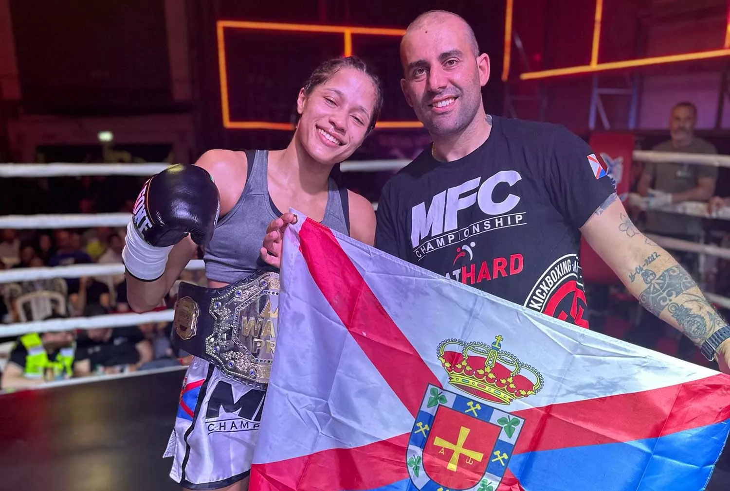 La luchadora afincada en El Bierzo Débora Évora retiene el título europeo WAKO