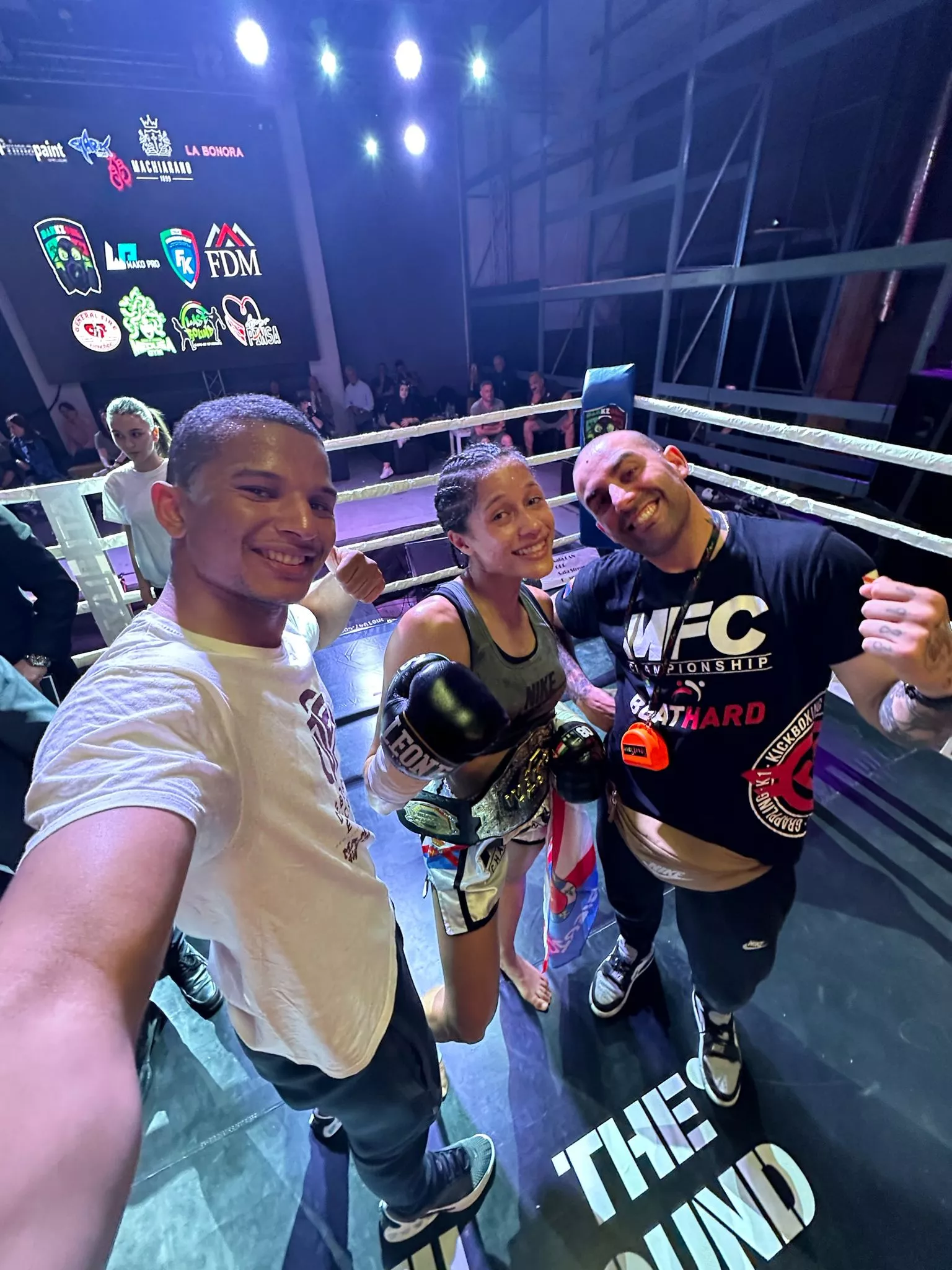 La luchadora afincada en El Bierzo Débora Évora retiene el título europeo WAKO (3)