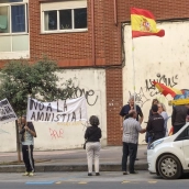 Los manifestantes de la sede del Psoe deslizan que Olegario había orquestado el incidente y él "se encaró" primero Los manifestantes de la sede del Psoe deslizan que Olegario había orquestado el incidente y él "se encaró" primero