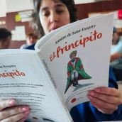Asprona Bierzo pone el toque inclusivo a la Feria de Libro de Ponferrada con la lectura colectiva de El Principito 