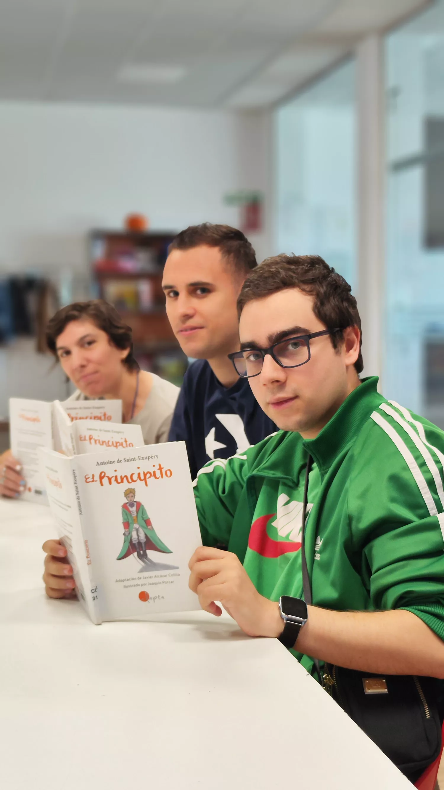 Asprona Bierzo pone el toque inclusivo a la Feria de Libro de Ponferrada con la lectura colectiva de El Principito