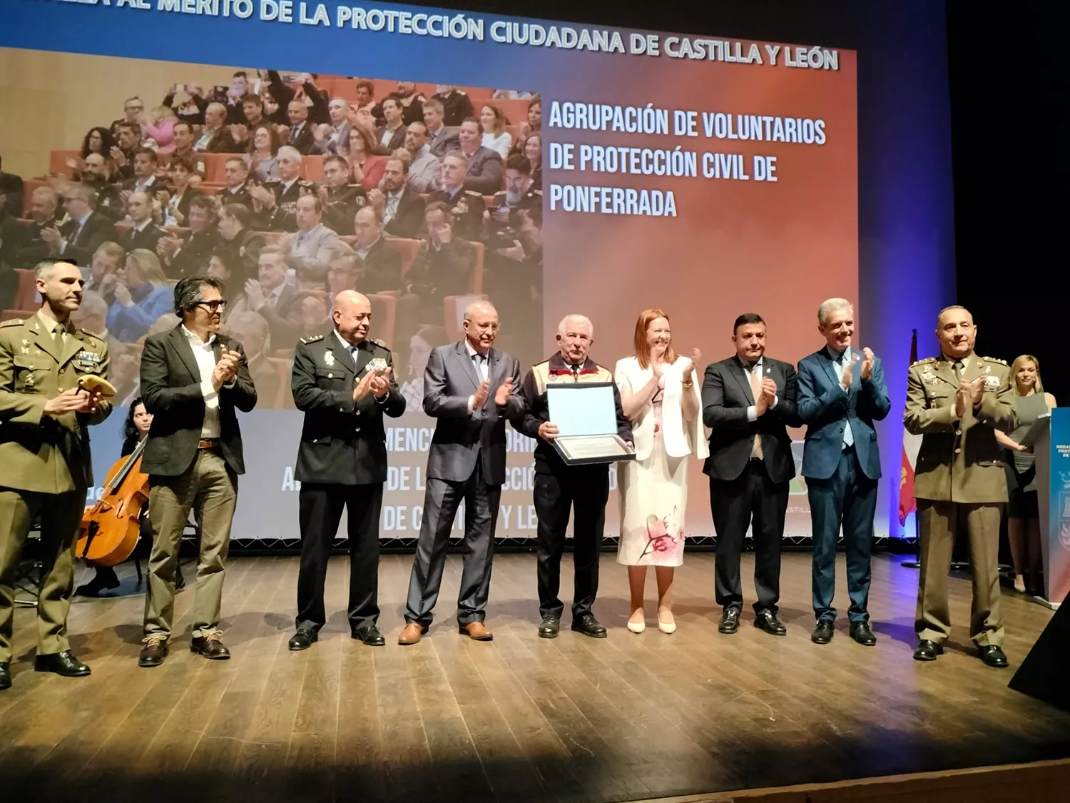 Los Voluntarios de Protección Civil de Ponferrada reciben las Medallas al Mérito de la Protección Ciudadana de Castilla y León 2023 1
