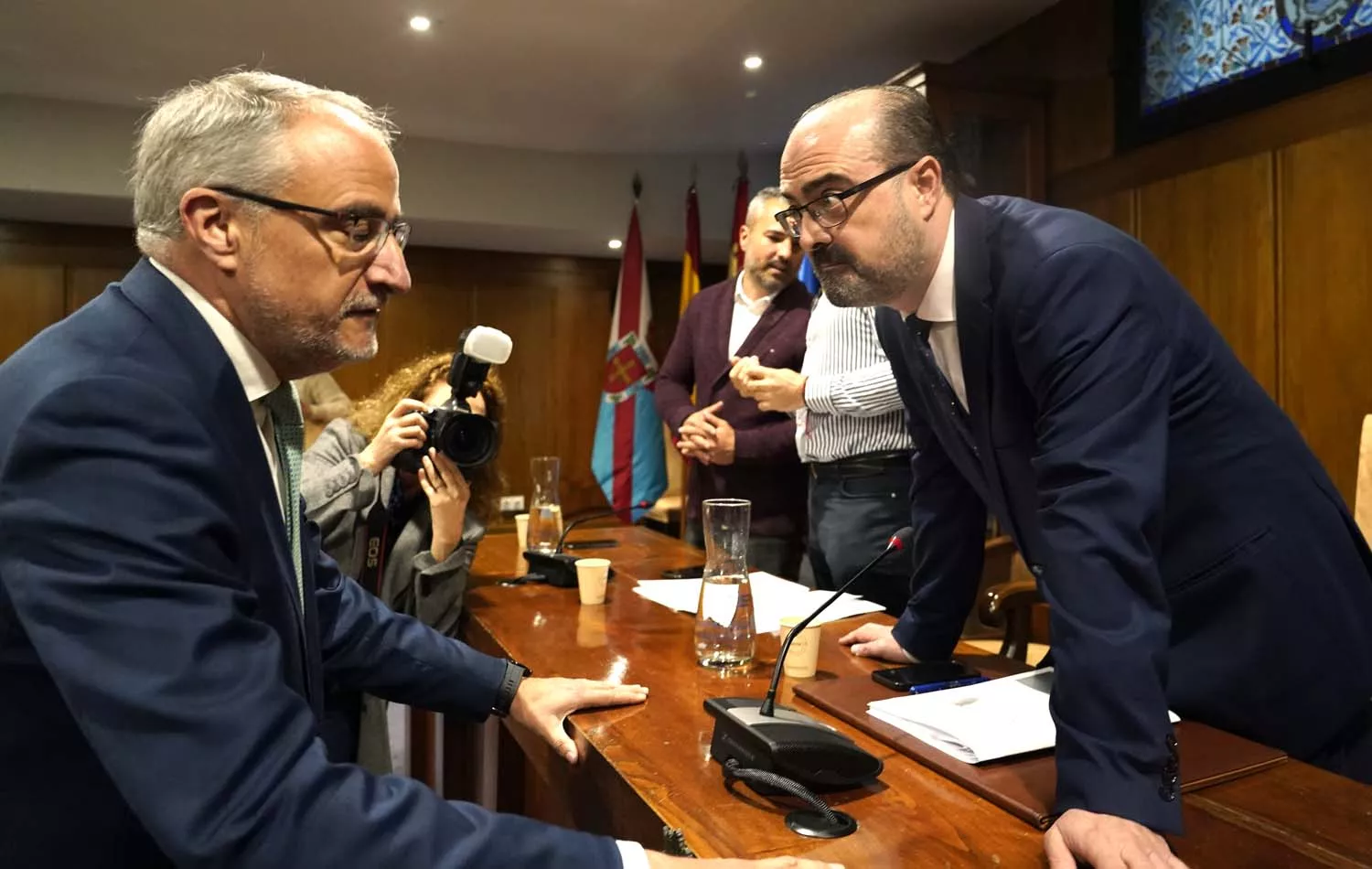 César Sánchez, ICAL. Pleno extraordinario del Ayuntamiento de Ponferrada para debatir las alegaciones presentadas al presupuesto de 2024 y proceder a su aprobación definitiva. Olegario Ramón y Marco Morala (2)