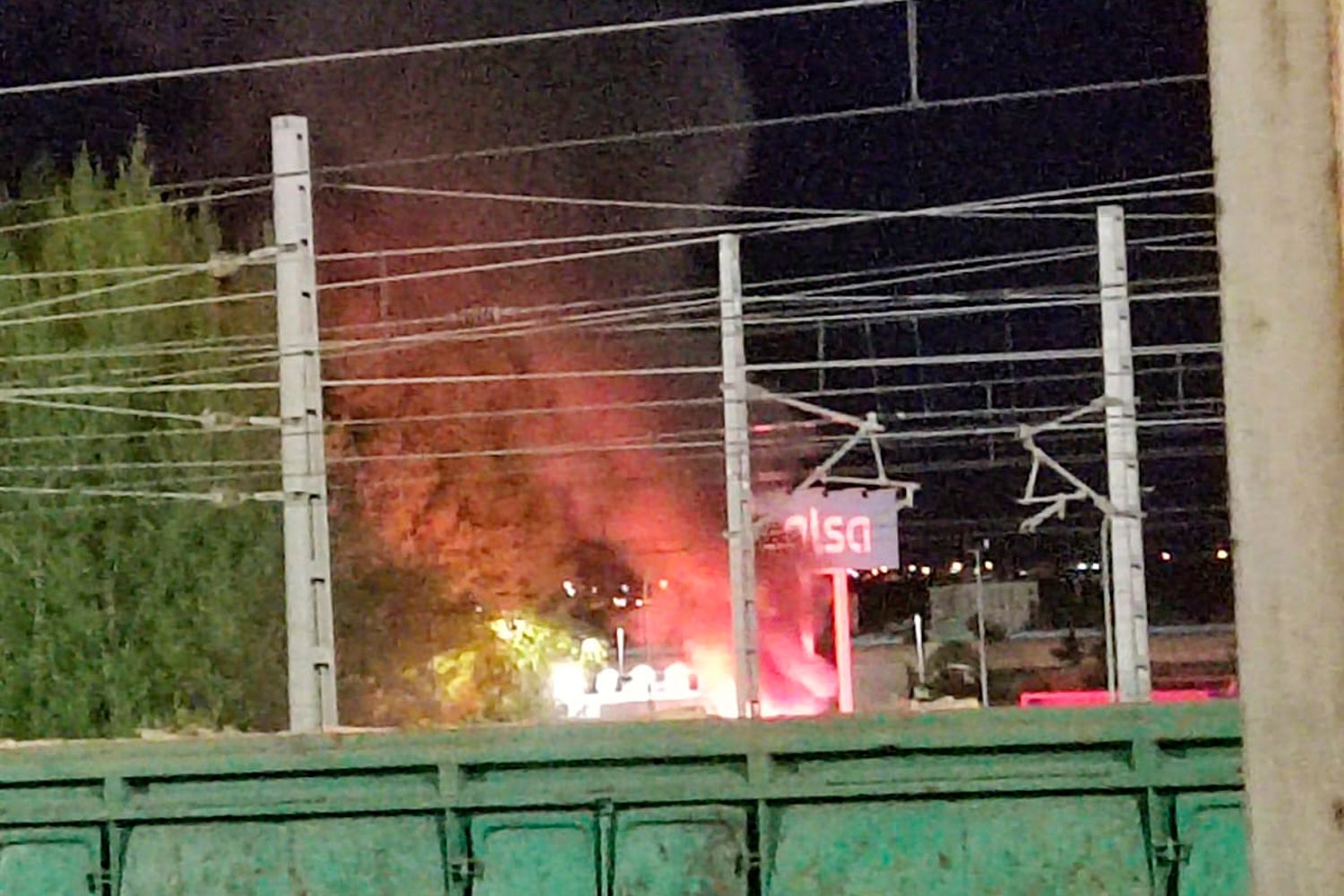 Un fallo eléctrico en un microbus causa el incendio del mismo en el garaje de Alsa en León