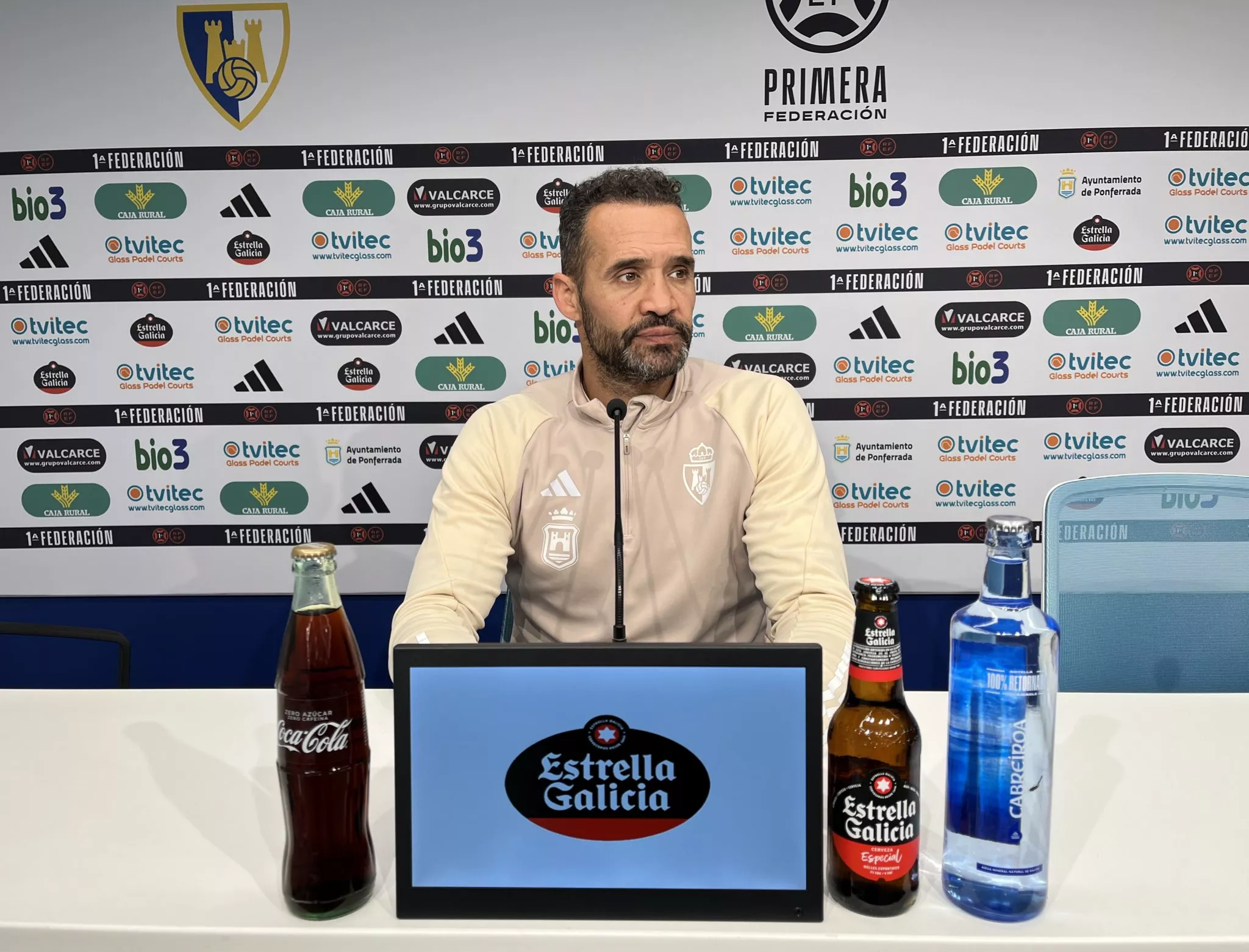 El entrenador de la Ponferradina, Juanfran García