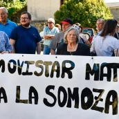 La presión de las manifestaciones de La Somoza detiene el desmantelamiento de las líneas de cobre y el satélite se postula como alternativa