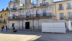 Casetas instaladas en la Plaza del Ayuntamiento para celebrar la Feria Gastronómica del Día de Castilla y León