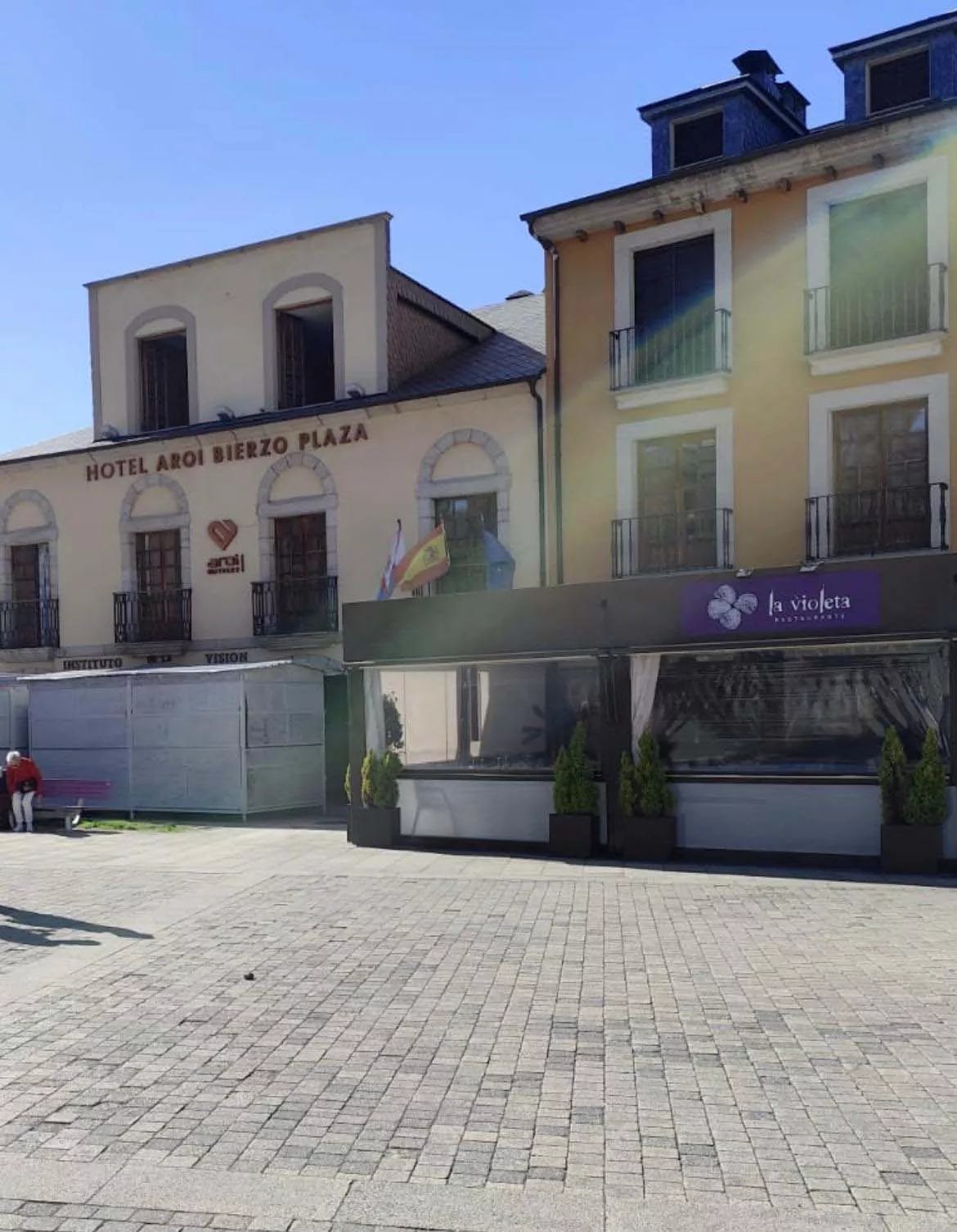 Casetas instaladas en la Plaza del Ayuntamiento para celebrar la Feria Gastronómica del Día de Castilla y León