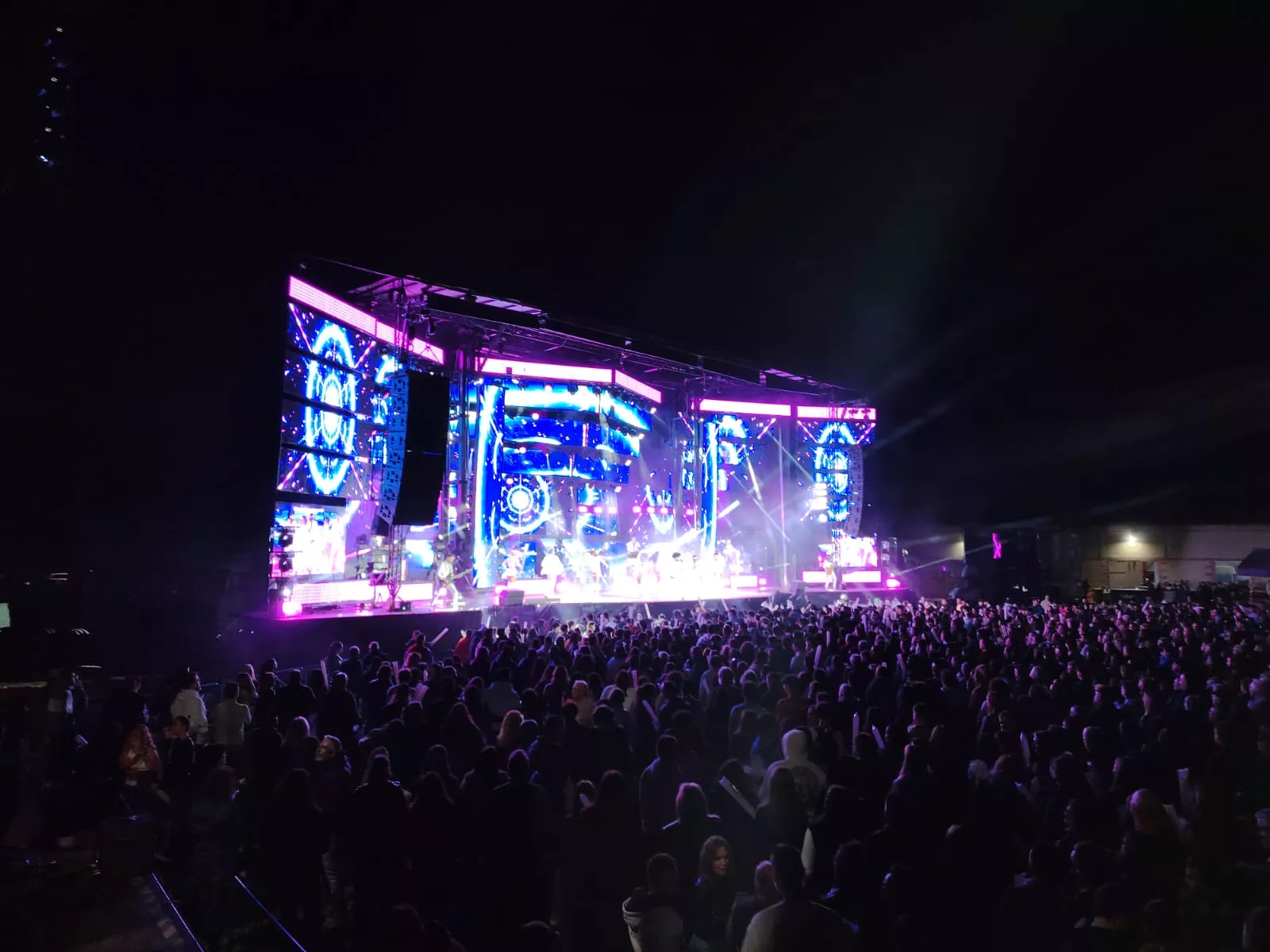 El Verbena Fest puso a 6.000 personas en modo ‘noche de orquesta’ adelantada en El Bierzo con dos de las mejores orquestas de España El Verbena Fest puso a 6.000 personas en modo ‘noche de orquesta’ adelantada en El Bierzo con dos de las mejores orquestas de España