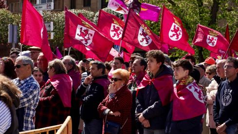 UPL regalará 1.000 banderas de la Región Leonesa en la manifestación del 16-F para “luchar por un futuro” para León | Campillo / ICAL