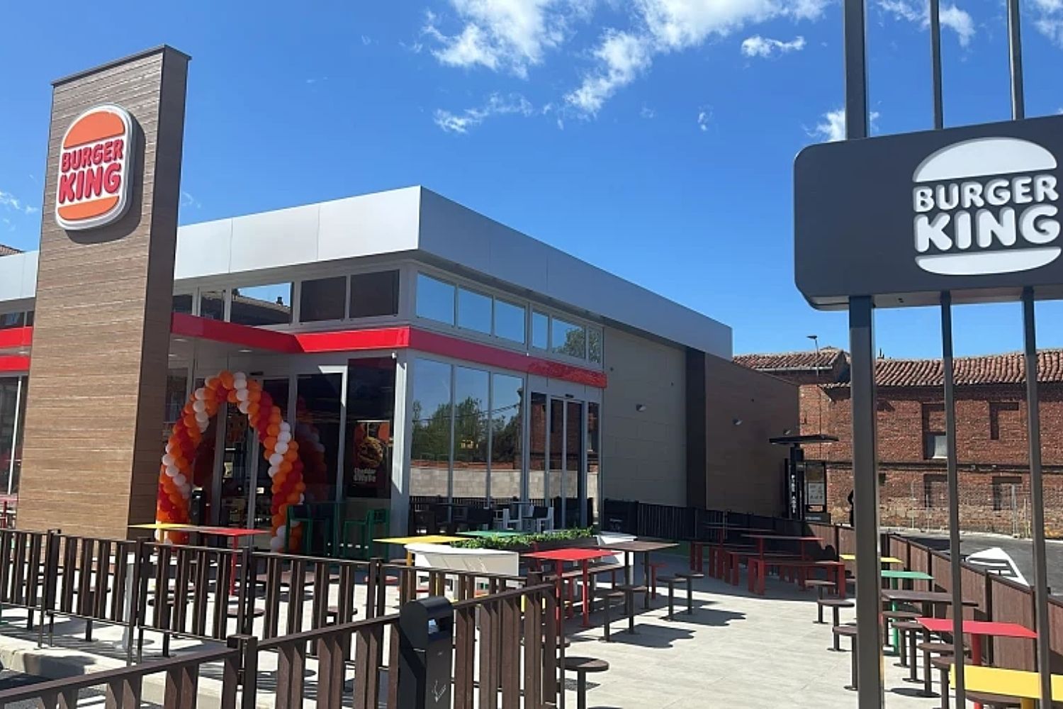 El quinto Burger King de León abre sus puertas creando 30 nuevos empleos