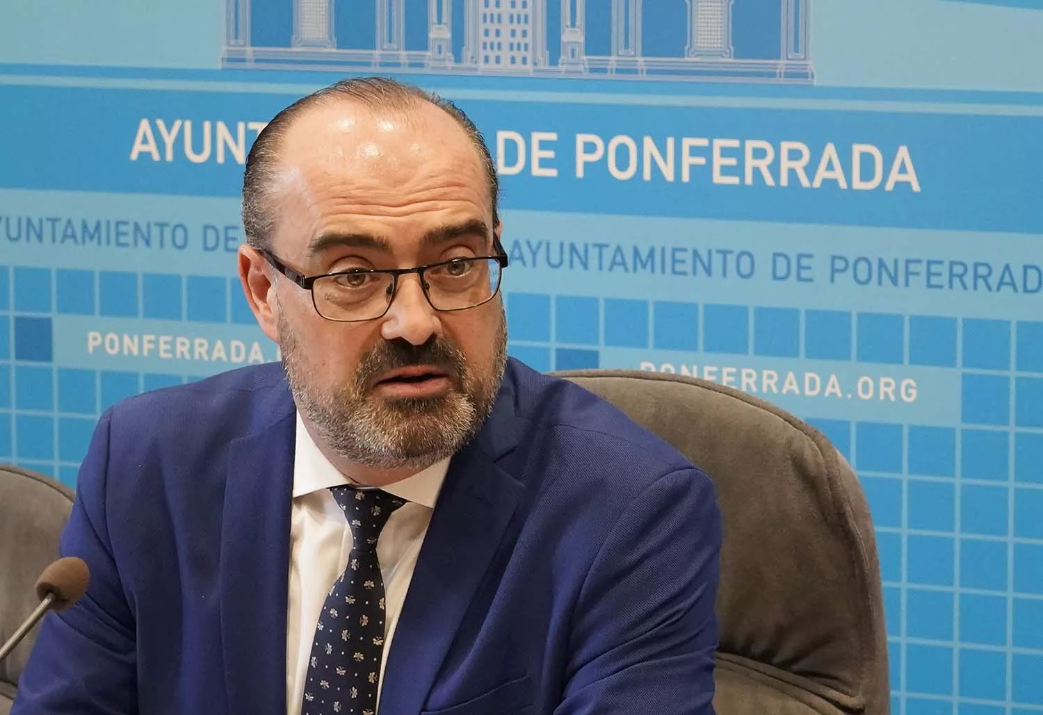 El alcalde Ponferrada, Marco Morala, durante su comparecencia sobre la Zona de Bajas Emisiones