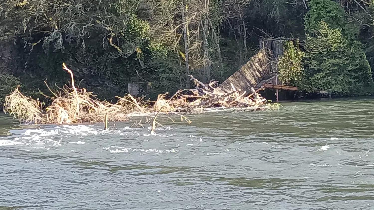 El PSOE de Toral de los Vados solicita la reconstrucción del puente colgante de Valiña