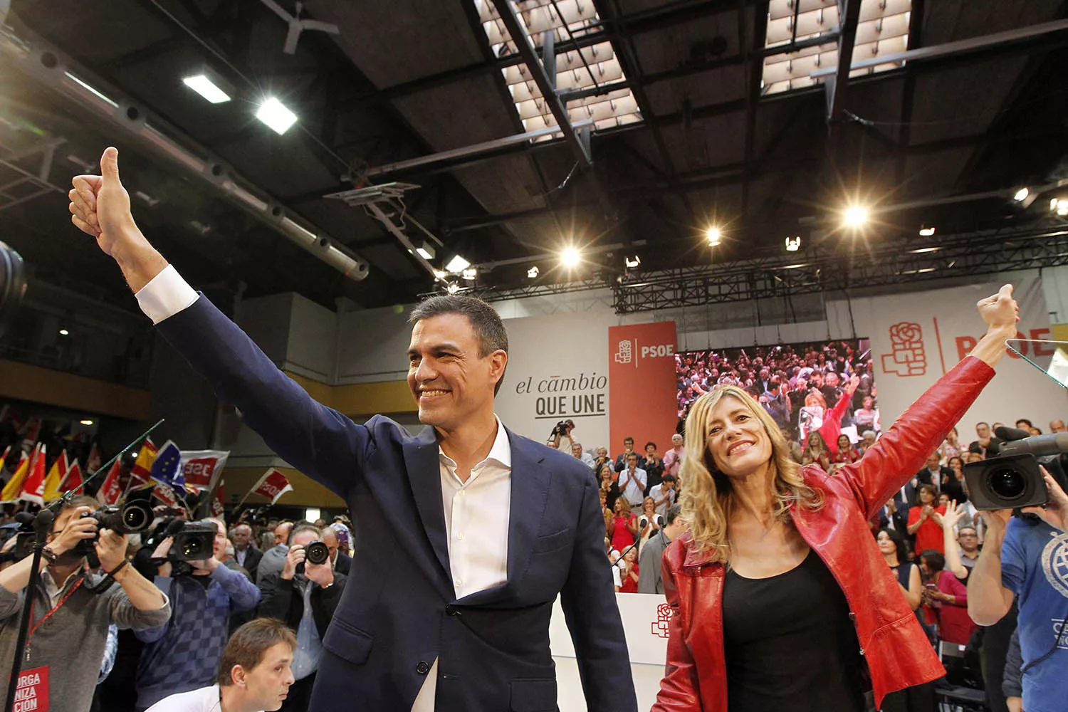 El presidente del Gobierno, Pedro Sánchez junto a su mujer, Begoña Gómez