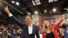 El presidente del Gobierno, Pedro Sánchez junto a su mujer, Begoña Gómez