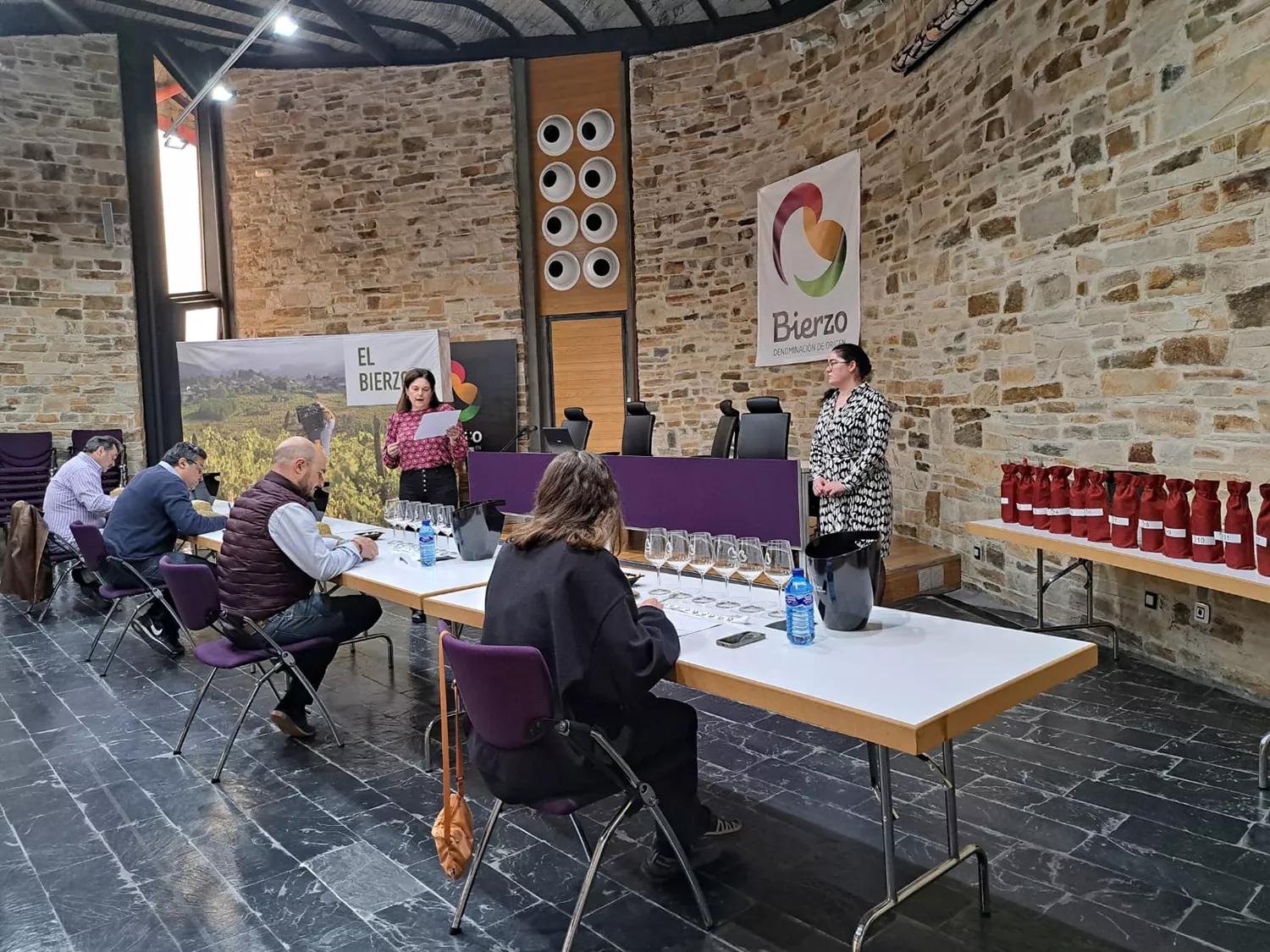 Cacabelos selecciona los mejores vinos de la Feria DO Bierzo en la III edición delos Premios El Maestro