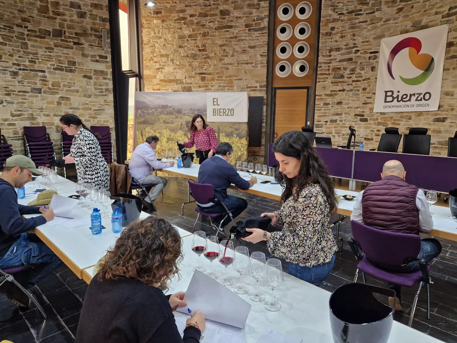 Cacabelos selecciona los mejores vinos de la Feria DO Bierzo en la III edición delos Premios El Maestro